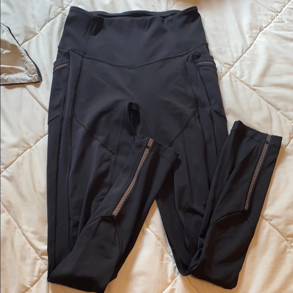 Lululemon black leggings with pockets